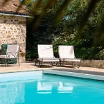 Le Patis Et Sa Piscine *