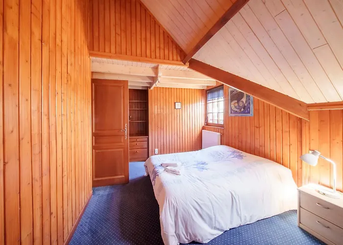 Le Patis Et Sa Piscine فيلة Sargé Les Le Mans